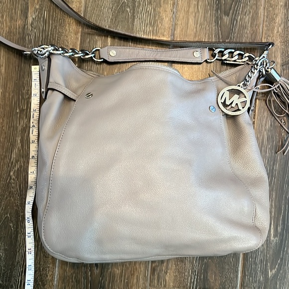 Grey Michael Kors handbag - Picture 4 of 7